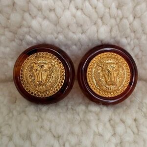 ✨ Vintage Tortoise Resin CHANEL Lion Medallion Clip-On Earrings🦁